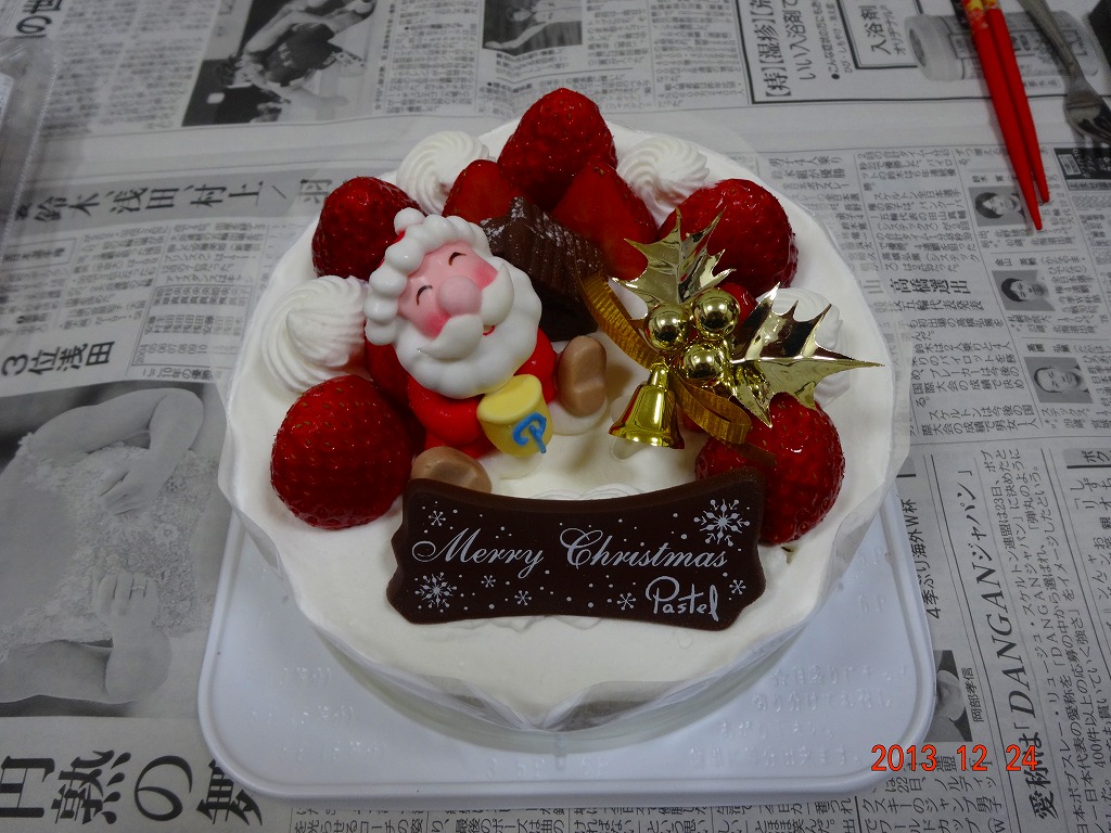 http://mafutan.com/marutanikki/2013/12/24/20131224cake1.jpg