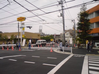 狛江通りと品川通りの交差点の様子